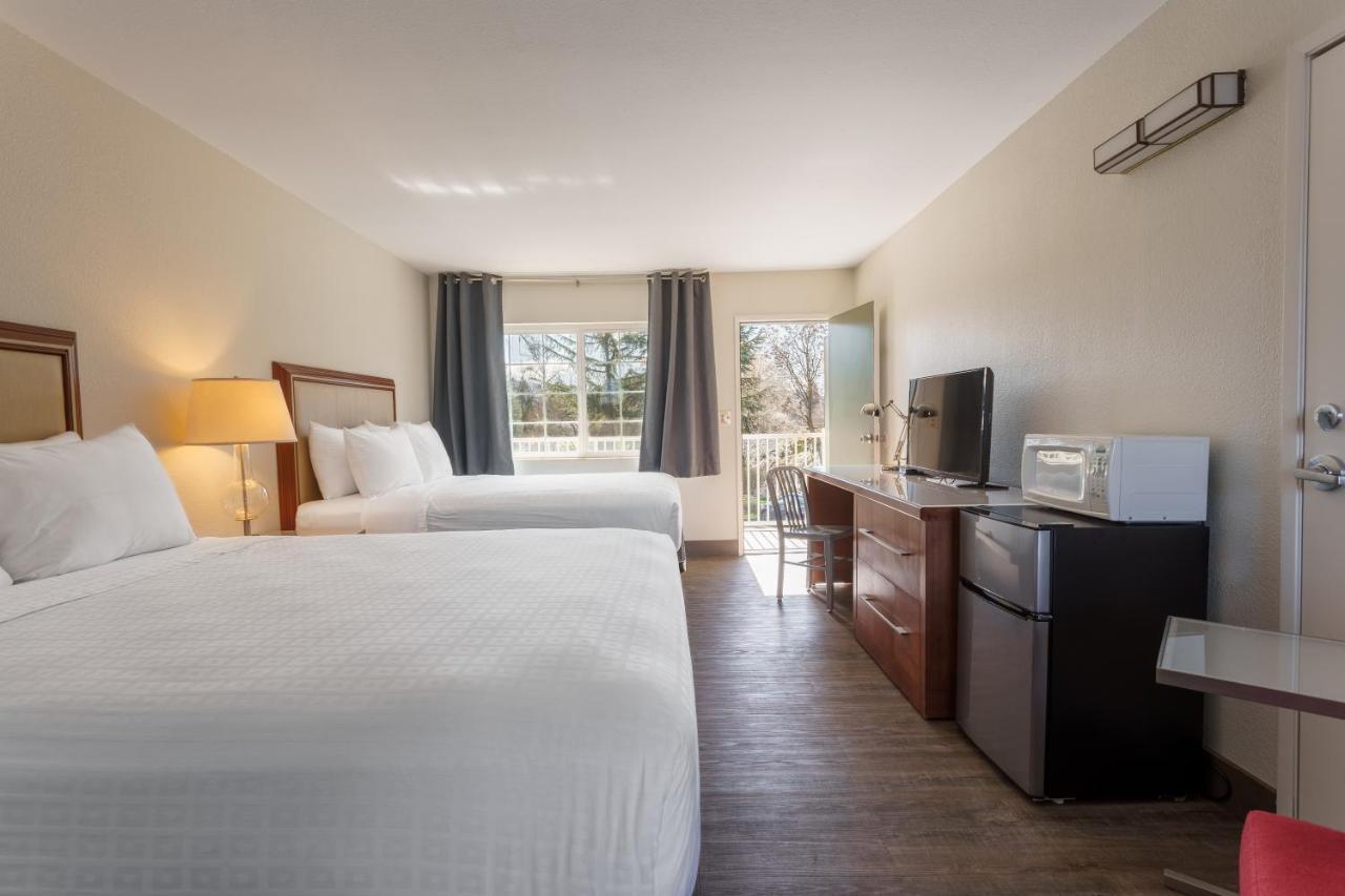 Riverfront Inn Roseburg Buitenkant foto