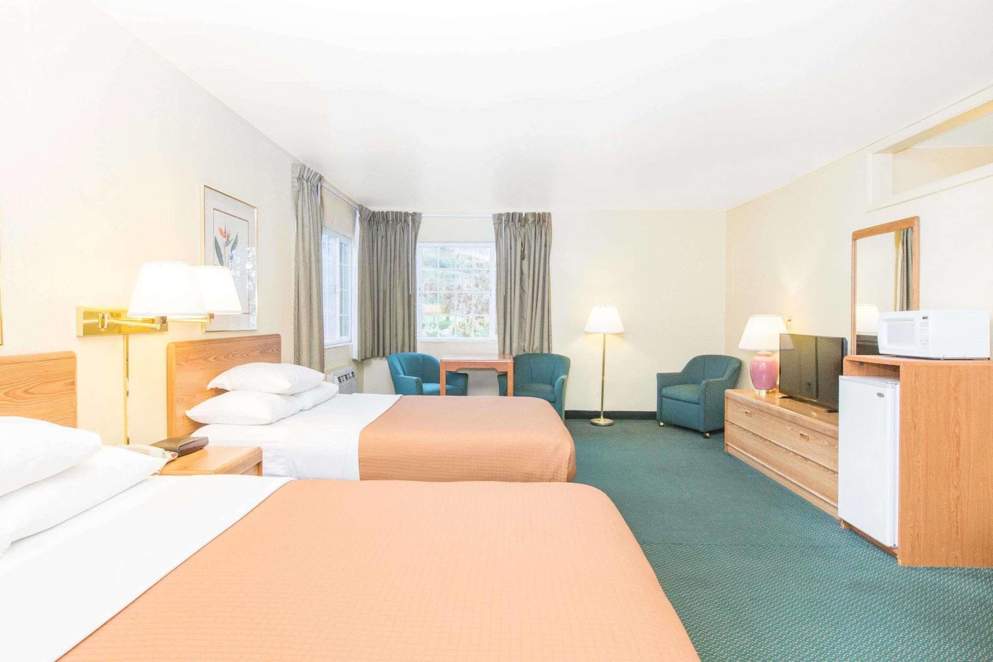 Riverfront Inn Roseburg Buitenkant foto