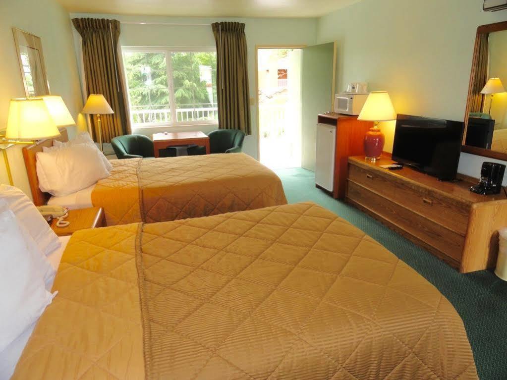 Riverfront Inn Roseburg Buitenkant foto