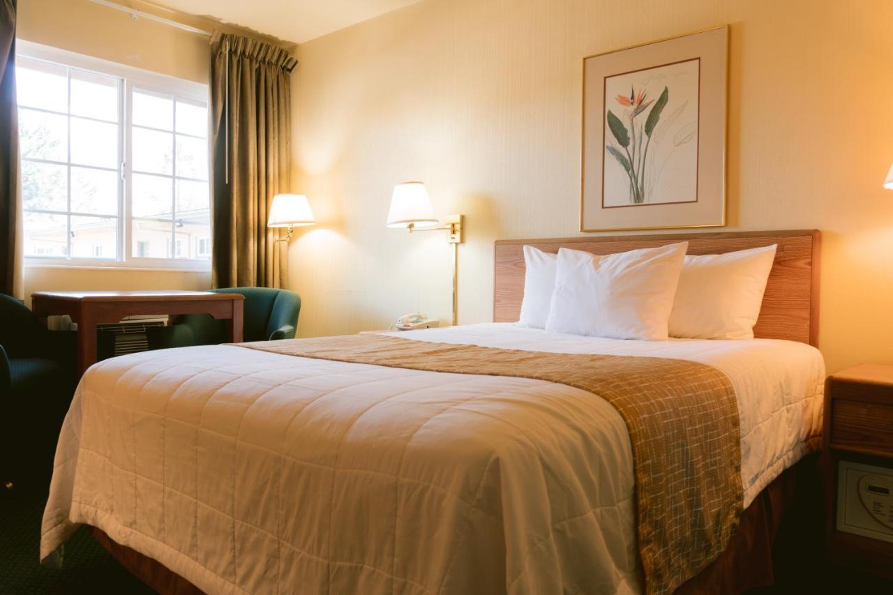 Riverfront Inn Roseburg Buitenkant foto