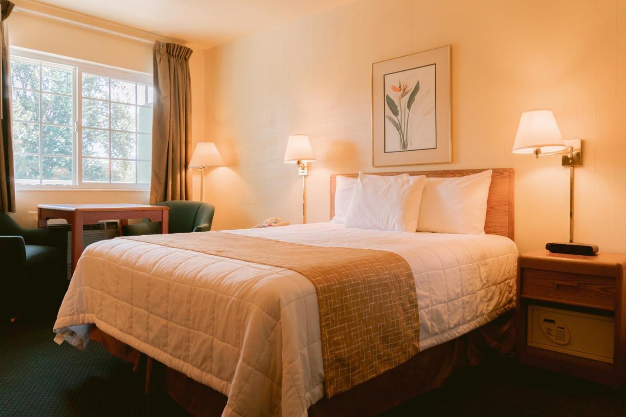 Riverfront Inn Roseburg Buitenkant foto