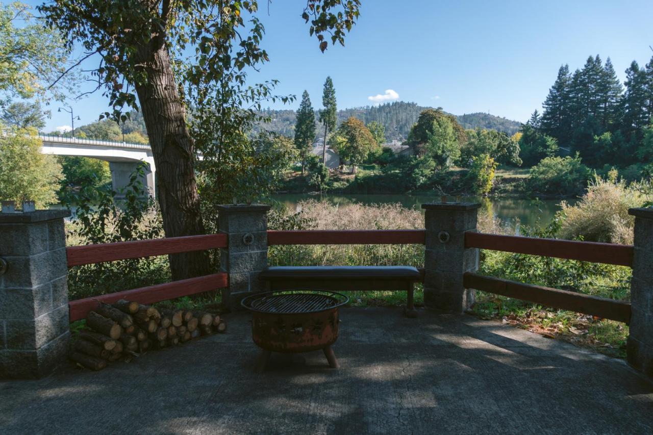 Riverfront Inn Roseburg Buitenkant foto