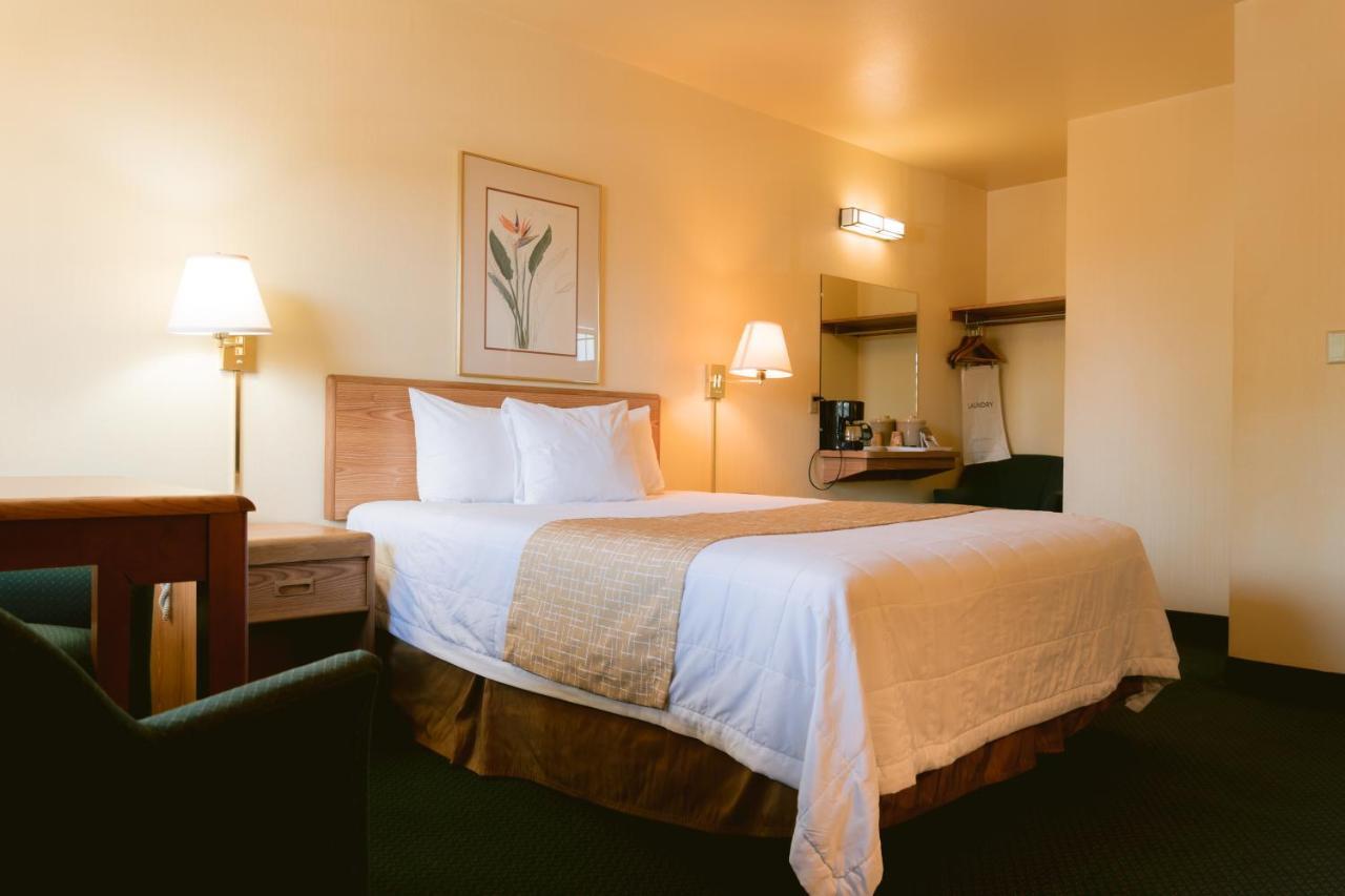 Riverfront Inn Roseburg Buitenkant foto