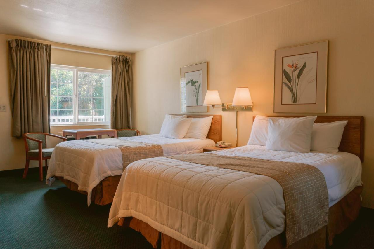 Riverfront Inn Roseburg Buitenkant foto